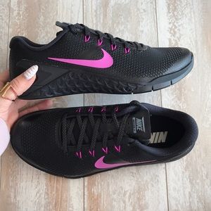 nike metcon 4 black and pink